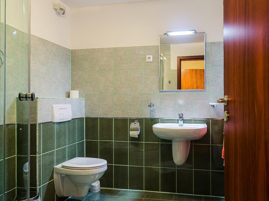 Panorama Pietrei Craiului Hotel Zărneşti Eksteriør billede