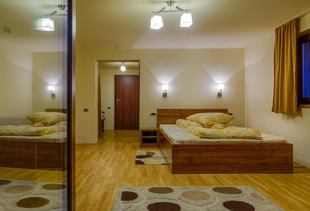 Panorama Pietrei Craiului Hotel Zărneşti Eksteriør billede
