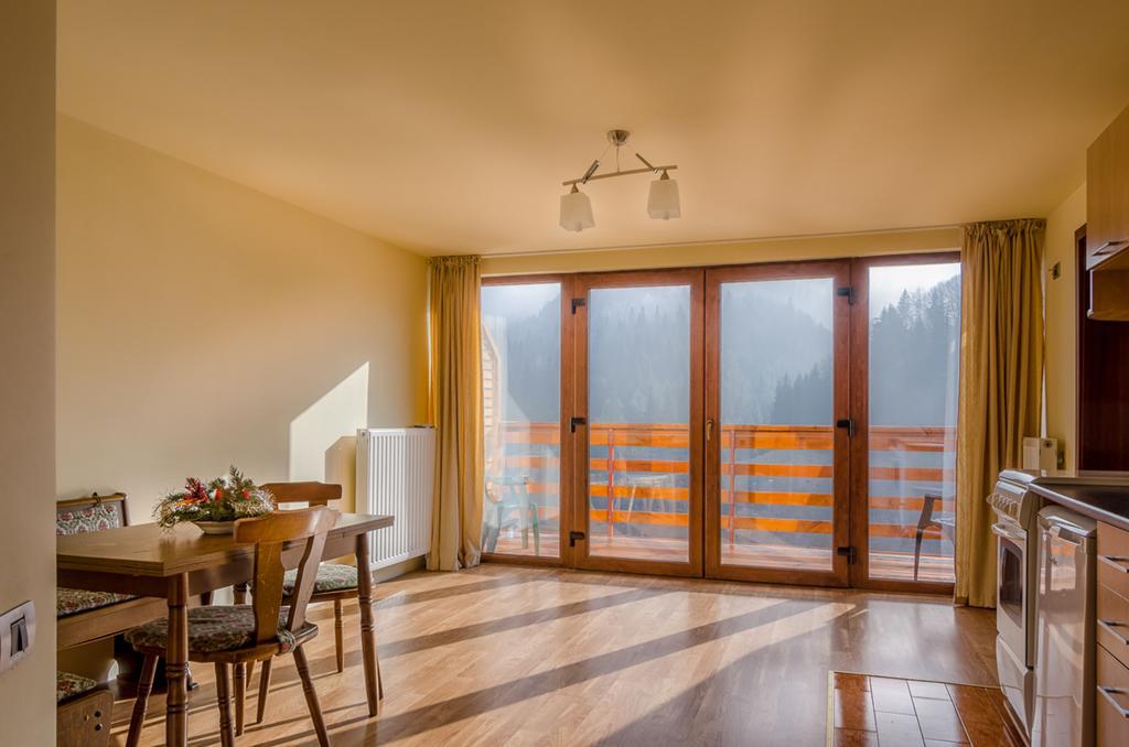 Panorama Pietrei Craiului Hotel Zărneşti Eksteriør billede